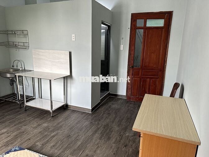 Phòng ngay cổng ĐH Văn Lang, full nội thất, cửa sổ bao thoáng