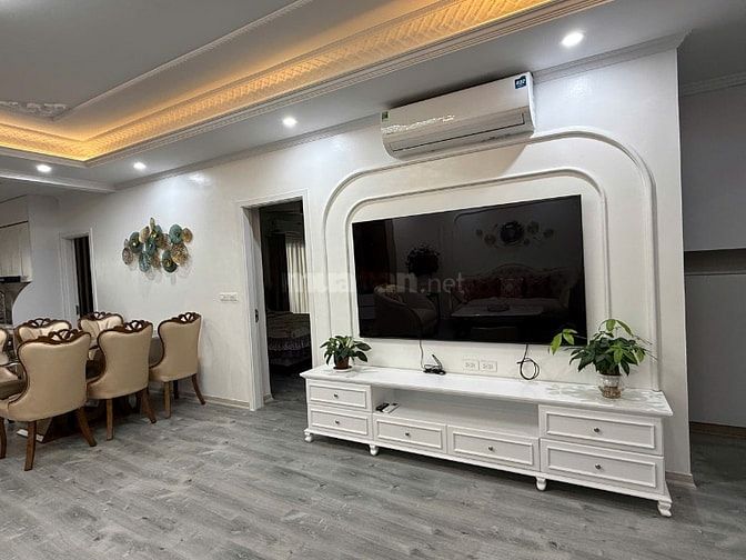Bán gấp căn hộ CC cao cấp tầng trung phố Minh Khai, Hai Bà Trưng, Hà N