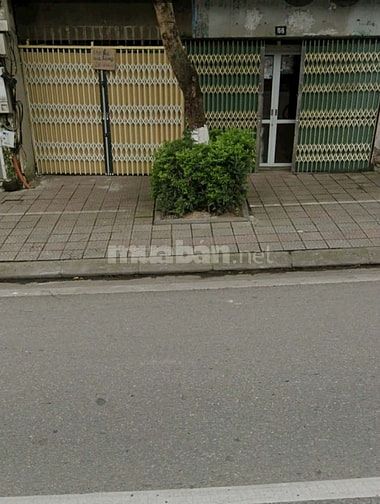Cho thuê mặt bằng kinh doanh (nhà cấp 4 cũ) 20m² mặt phố Nguyễn Văn Cừ