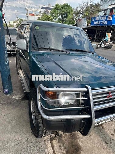 Mitsubishi Pajero 7 chỗ màu Xanh