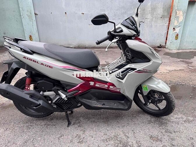 Honda Air Blade 125 2025 Xám xi măng viền đỏ
