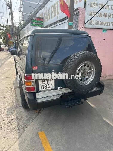 Mitsubishi Pajero 7 chỗ màu Xanh