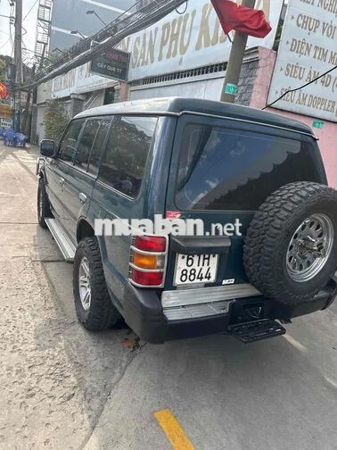 Mitsubishi Pajero 7 chỗ màu Xanh