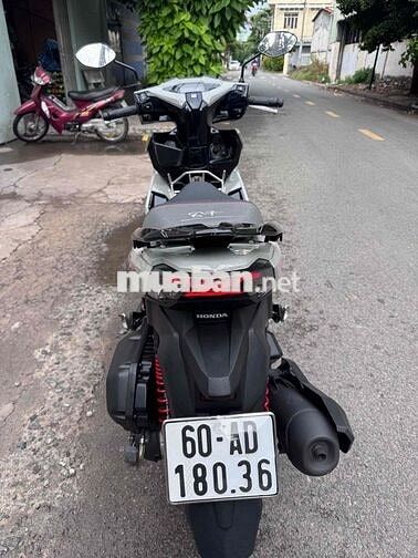 Honda Air Blade 125 2025 Xám xi măng viền đỏ