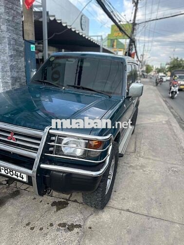 Mitsubishi Pajero 7 chỗ màu Xanh