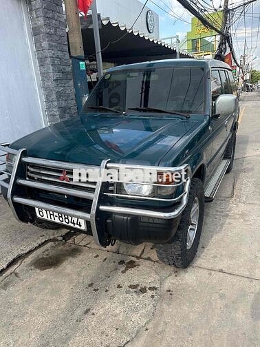 Mitsubishi Pajero 7 chỗ màu Xanh