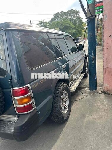 Mitsubishi Pajero 7 chỗ màu Xanh