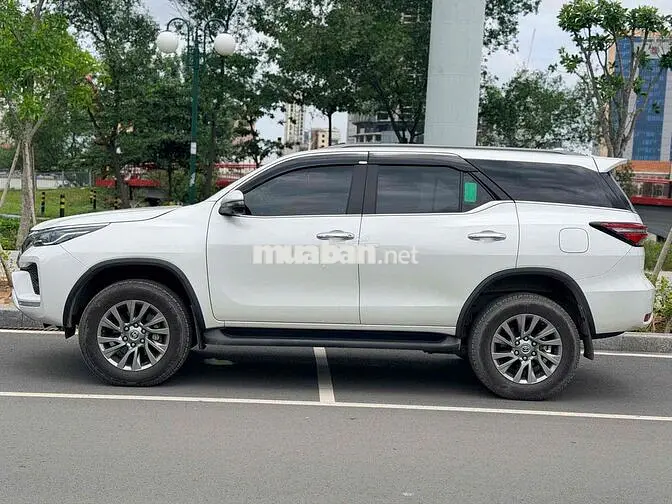 Toyota Fortuner 2024 2.7V 2 cầu Trắng 14.000km