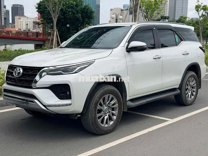 Toyota Fortuner 2024 2.7V 2 cầu Trắng 14.000km