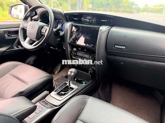 Toyota Fortuner 2024 2.7V 2 cầu Trắng 14.000km