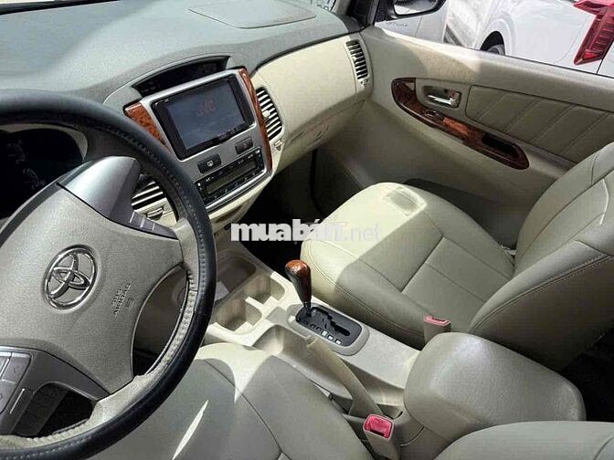 Toyota Innova 2.0V 2016 Bạc
