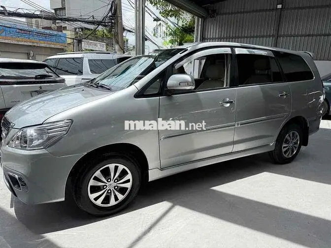 Toyota Innova 2.0V 2016 Bạc