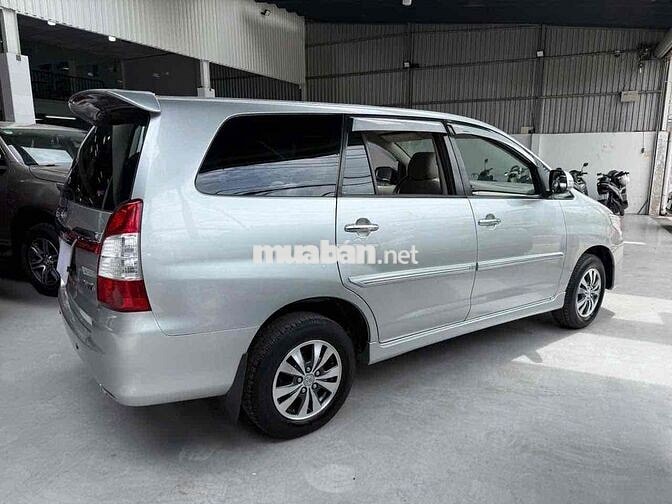 Toyota Innova 2.0V 2016 Bạc