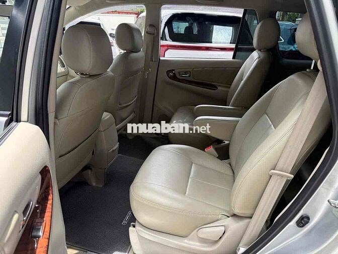 Toyota Innova 2.0V 2016 Bạc