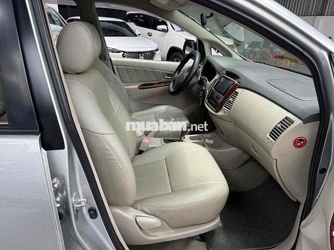 Toyota Innova 2.0V 2016 Bạc