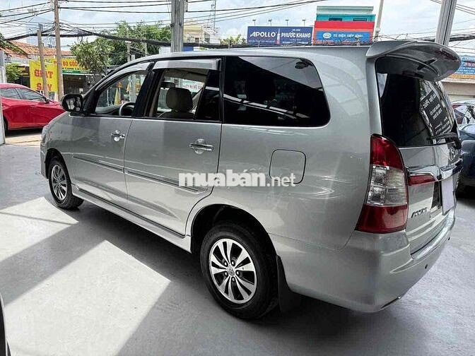 Toyota Innova 2.0V 2016 Bạc