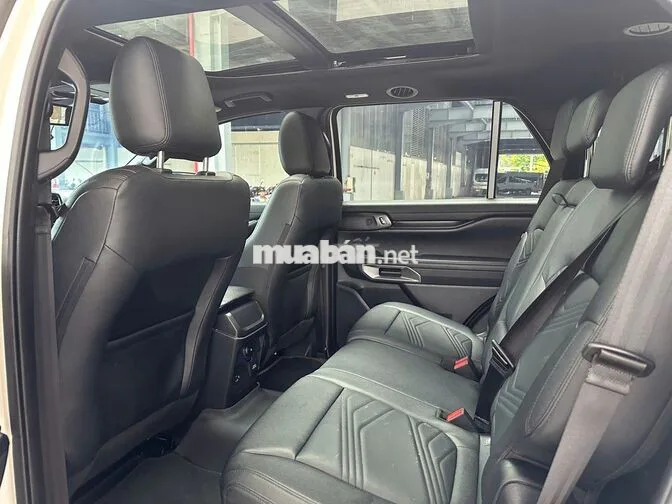 Ford Everest Titanium 2025 Trắng SUV 7 chỗ xe lướt