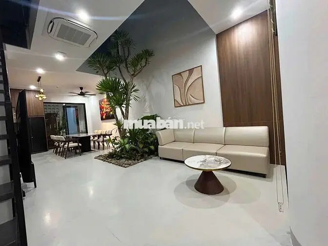RẤT ĐẸP- CHO THUÊ NHÀ 3 TẦNG: ĐƯỜNG NƯỚC MẶN - HỒ BƠI - 4 phòng - 5wc