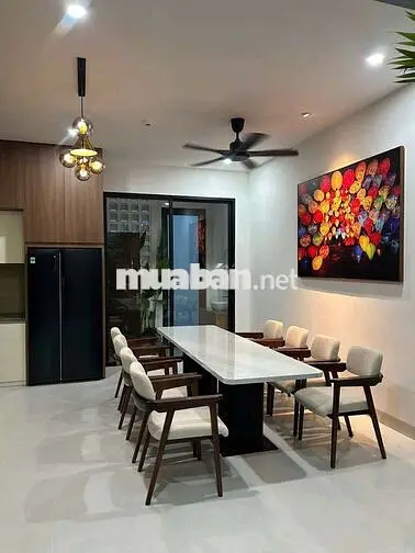 RẤT ĐẸP- CHO THUÊ NHÀ 3 TẦNG: ĐƯỜNG NƯỚC MẶN - HỒ BƠI - 4 phòng - 5wc