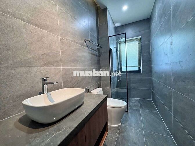 RẤT ĐẸP- CHO THUÊ NHÀ 3 TẦNG: ĐƯỜNG NƯỚC MẶN - HỒ BƠI - 4 phòng - 5wc