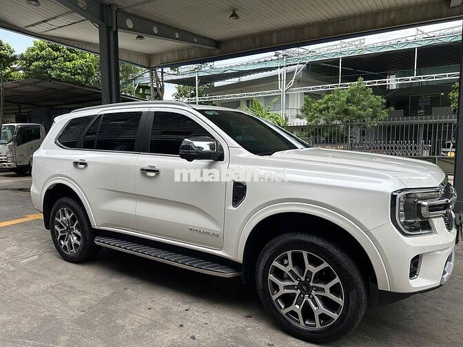 Ford Everest Titanium 2025 Trắng SUV 7 chỗ xe lướt