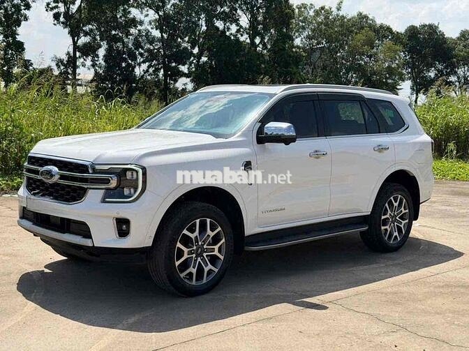 Ford Everest Titanium 4x4 2023 bao đẹp