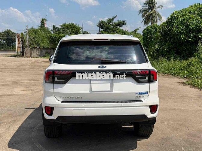 Ford Everest Titanium 4x4 2023 bao đẹp