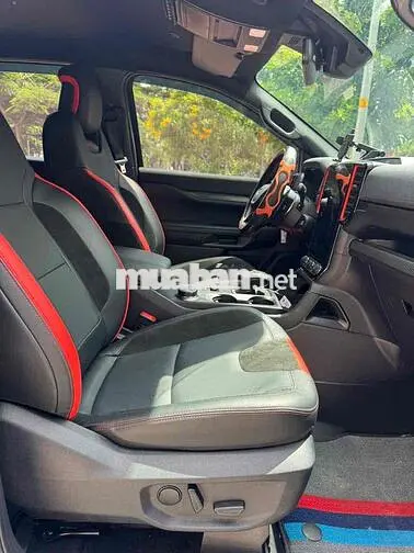 Ford Raptor 2025 đi lướt, lên phụ kiện