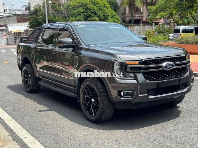Ford Ranger XLS AT 2025 Xám lên nhiều phụ kiện