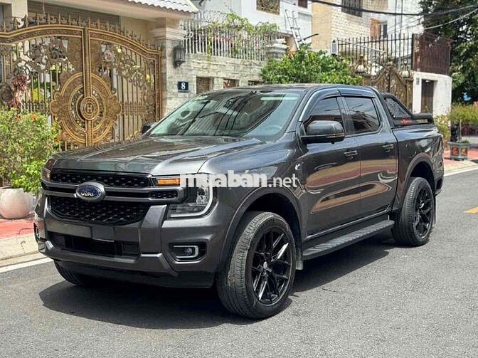 Ford Ranger XLS AT 2025 Xám lên nhiều phụ kiện