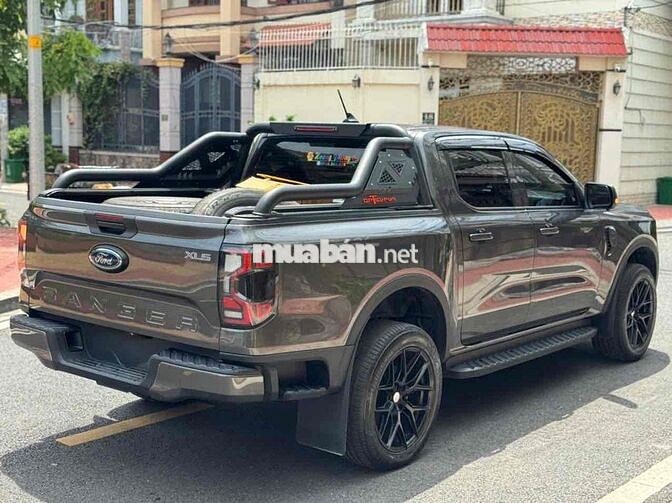 Ford Ranger XLS AT 2025 Xám lên nhiều phụ kiện