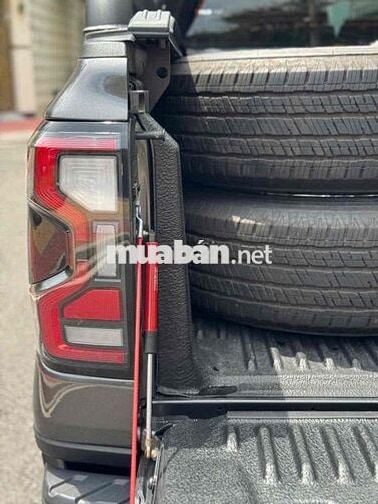 Ford Ranger XLS AT 2025 Xám lên nhiều phụ kiện