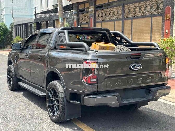 Ford Ranger XLS AT 2025 Xám lên nhiều phụ kiện