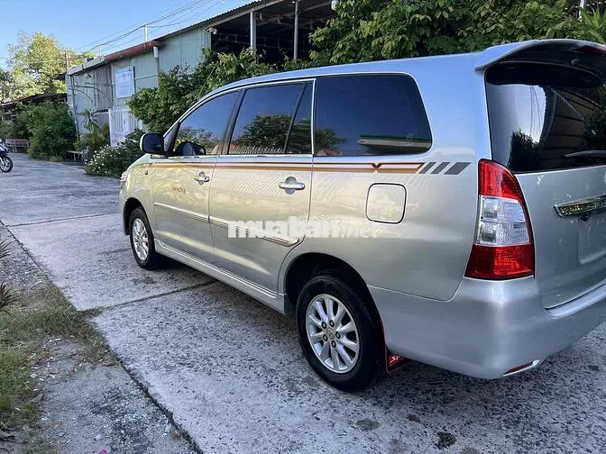Innova E 2012 không taxi không lỗi
