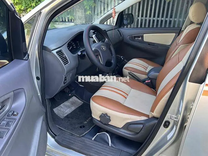 Innova E 2012 không taxi không lỗi