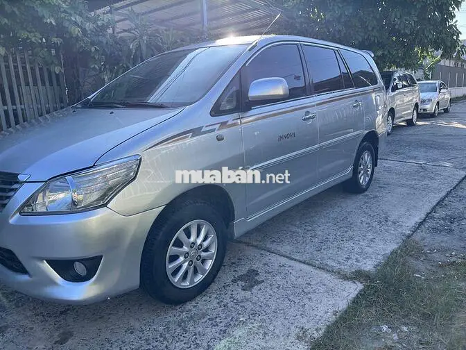 Innova E 2012 không taxi không lỗi