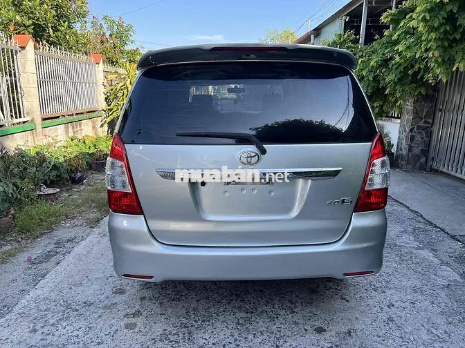 Innova E 2012 không taxi không lỗi