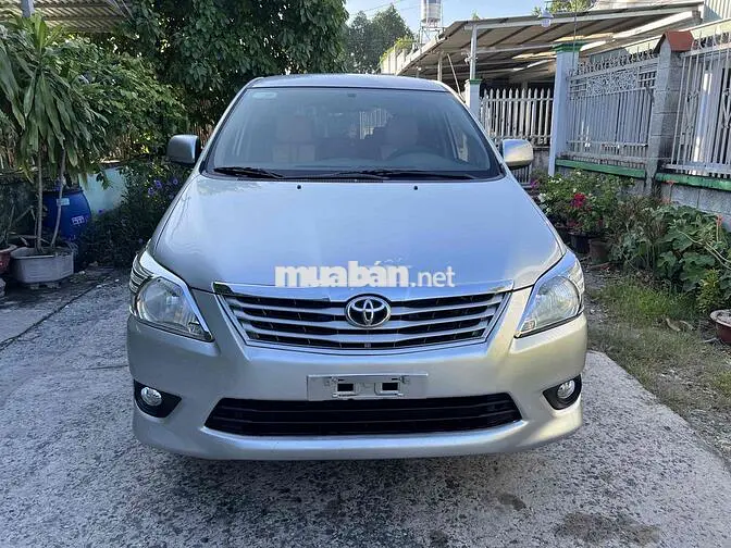 Innova E 2012 không taxi không lỗi