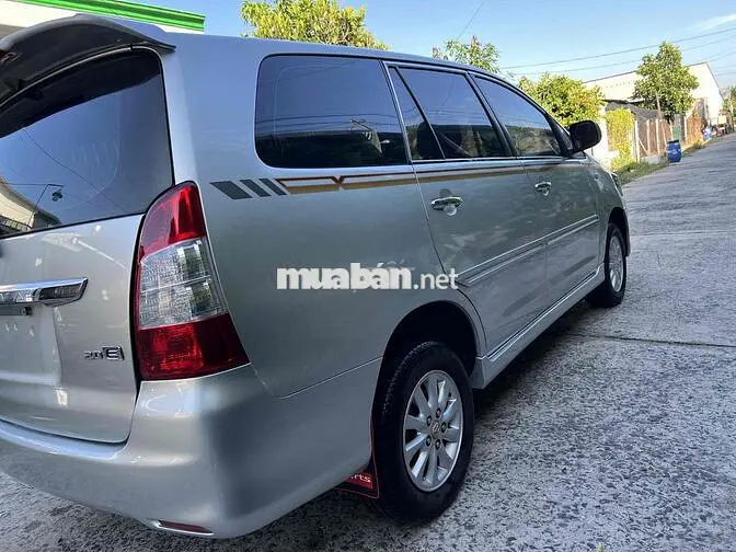 Innova E 2012 không taxi không lỗi