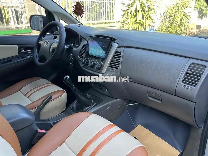 Innova E 2012 không taxi không lỗi