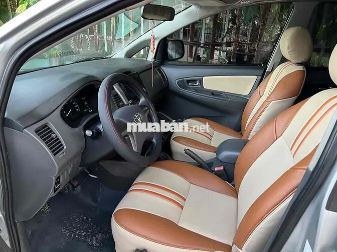 Innova E 2012 không taxi không lỗi