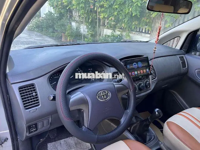 Innova E 2012 không taxi không lỗi