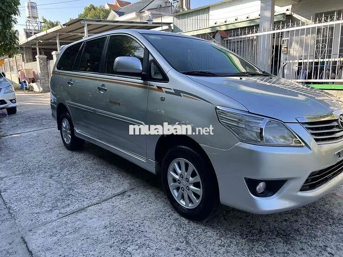 Innova E 2012 không taxi không lỗi