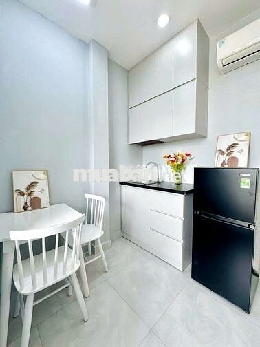 Cho thuê Studio - ban công, Full nội thất, đường Nguyễn Văn Cừ Quận 5