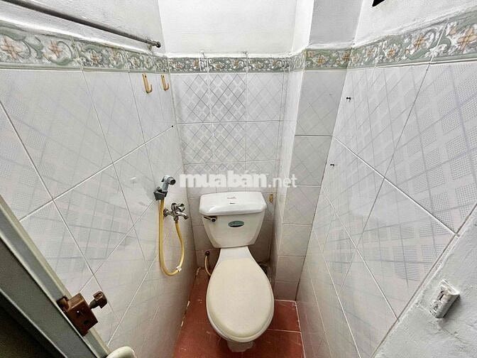 NHÀ NGUYÊN CĂN 3 LẦU 3PN3WC CÓ SÂN THƯỢNG NGAY CHỢ HOÀ BÌNH Q5