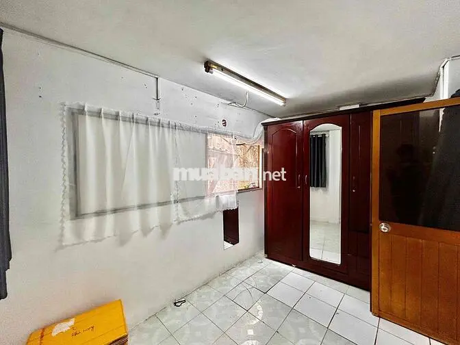 NHÀ NGUYÊN CĂN 3 LẦU 3PN3WC CÓ SÂN THƯỢNG NGAY CHỢ HOÀ BÌNH Q5