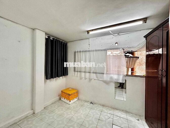 NHÀ NGUYÊN CĂN 3 LẦU 3PN3WC CÓ SÂN THƯỢNG NGAY CHỢ HOÀ BÌNH Q5