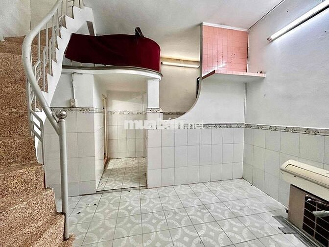 NHÀ NGUYÊN CĂN 3 LẦU 3PN3WC CÓ SÂN THƯỢNG NGAY CHỢ HOÀ BÌNH Q5