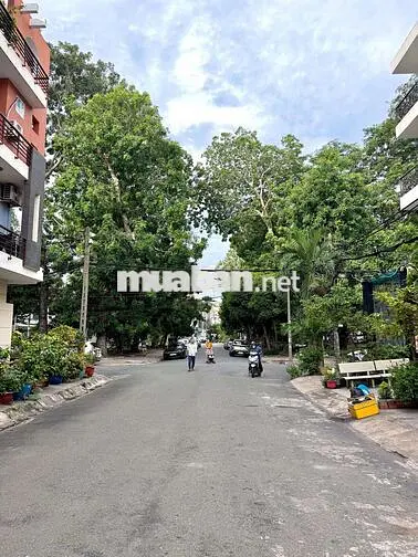 Nhà MT KDC Tên Lửa yên tĩnh, 4x20m, 4 tầng, công viên, nhà đẹp ở ngay