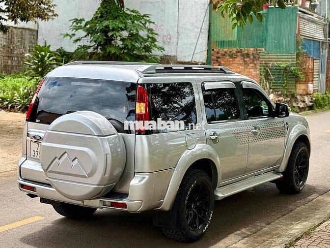Ford Everest 2013 Số tu động Bạc 7 chỗ
